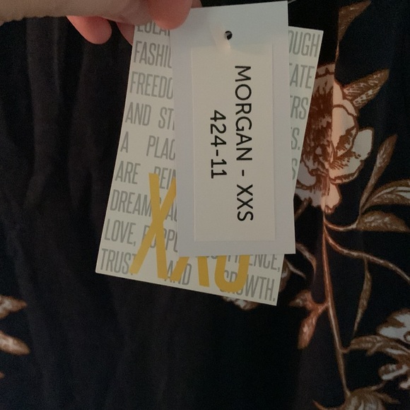 Navy Blue Floral LuLaRoe Morgan Tee - NWT XXS - Picture 3 of 7